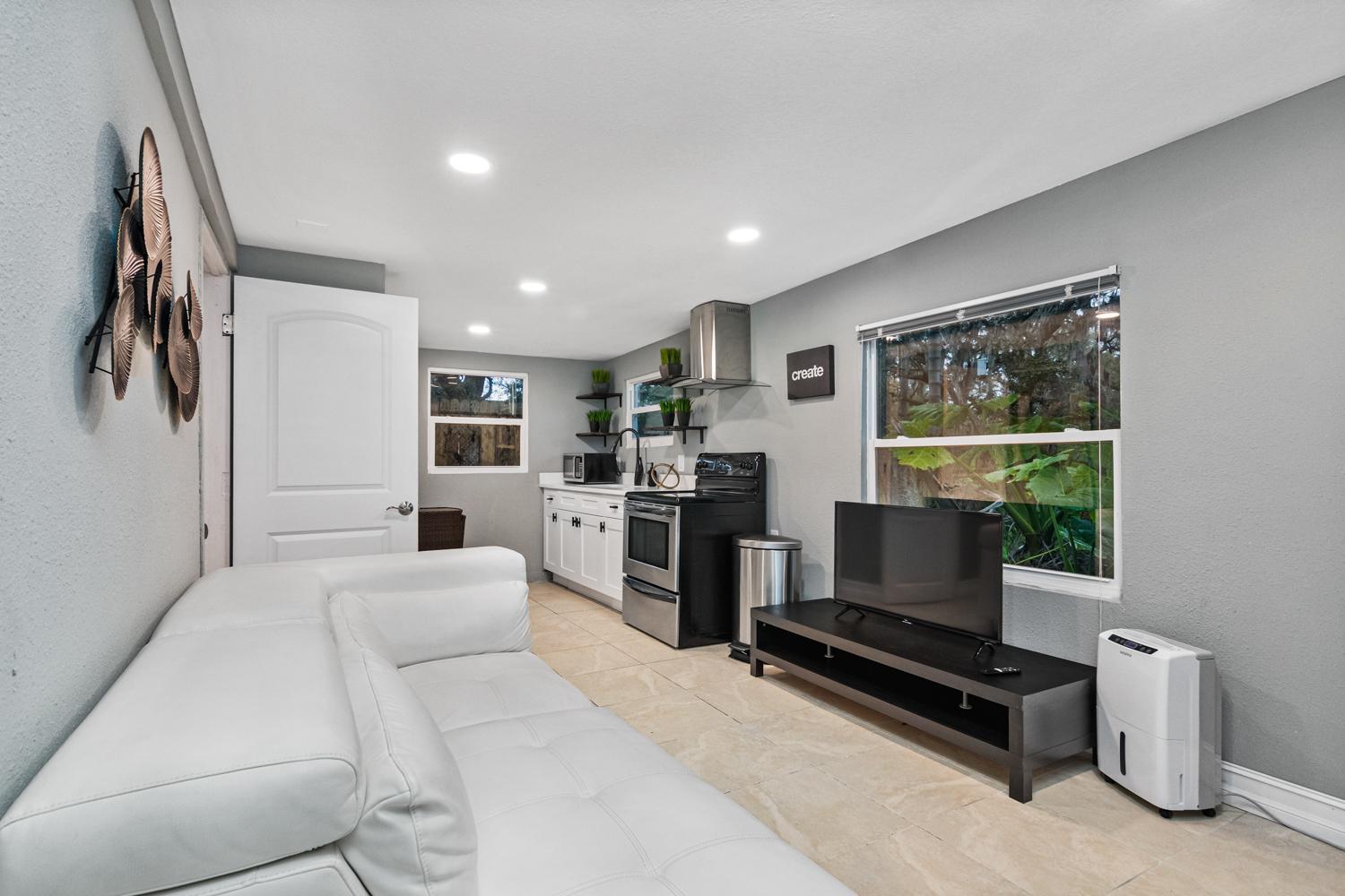 Modern House In Clearwater With Access To A Shared Swimming Pool Apartment Safety Harbor Bagian luar foto