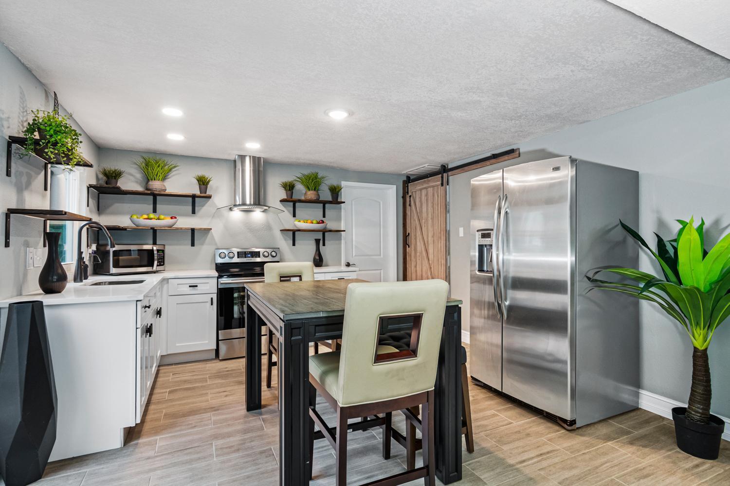 Modern House In Clearwater With Access To A Shared Swimming Pool Apartment Safety Harbor Bagian luar foto