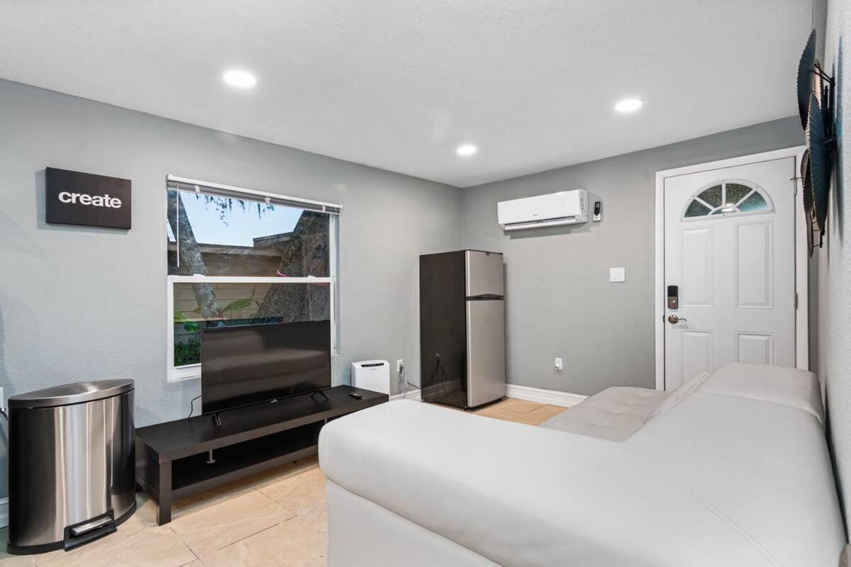 Modern House In Clearwater With Access To A Shared Swimming Pool Apartment Safety Harbor Bagian luar foto